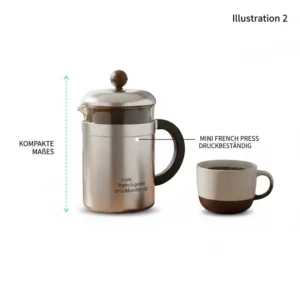 Kompakte Größe der mini French Press druckbeständig im Vergleich zu einer Tasse.Illustration 34-mini-french-press-druckbestaendig-filterDas feinmaschige Edelstahl-Sieb der mini French Press druckbeständig.Illustration 45-mini-french-press-druckbestaendig-outdoorDie robuste mini French Press druckbeständig ideal für Camping und Reisen.Illustration 56-mini-french-press-druckbestaendig-reinigungEinfache Demontage und Reinigung der mini French Press druckbeständig.Illustration 67-mini-french-press-druckbestaendig-ausgussPerfektes Einschenken mit der ergonomischen mini French Press druckbeständig.Illustration 78-mini-french-press-druckbestaendig-isolationDoppelwandige Warmhaltefunktion der mini French Press druckbeständig.